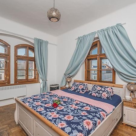 Carolina'S Romantic Apartment Hradec Králové Esterno foto