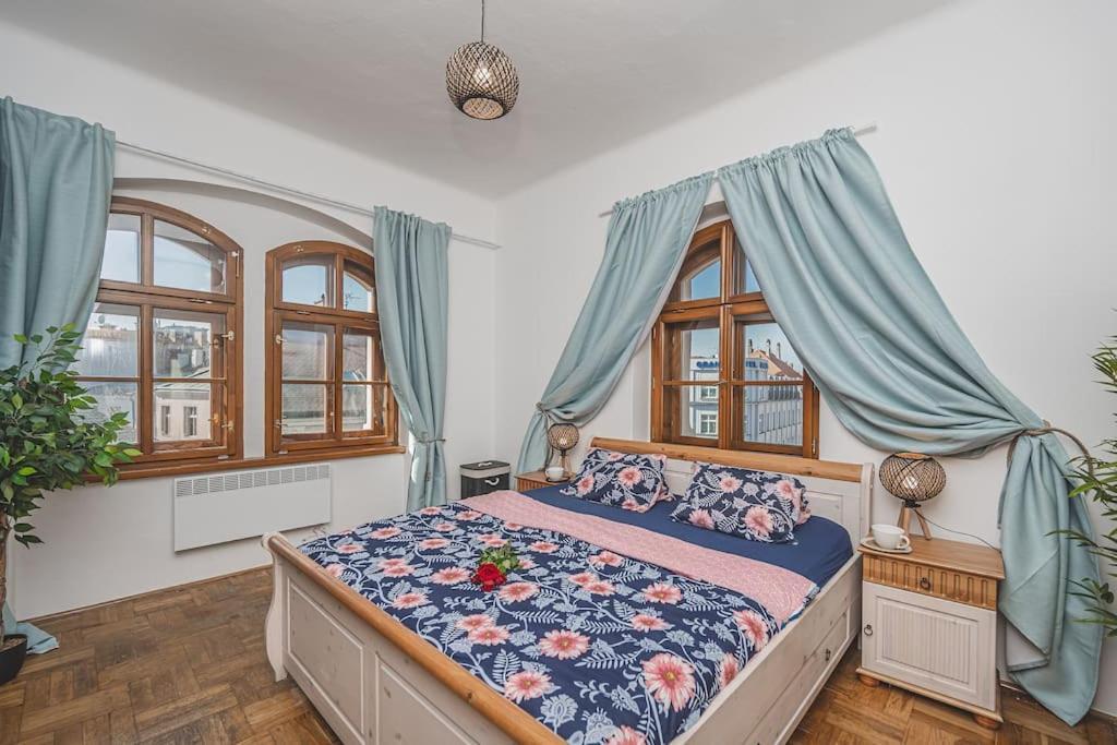 Carolina'S Romantic Apartment Hradec Králové Esterno foto