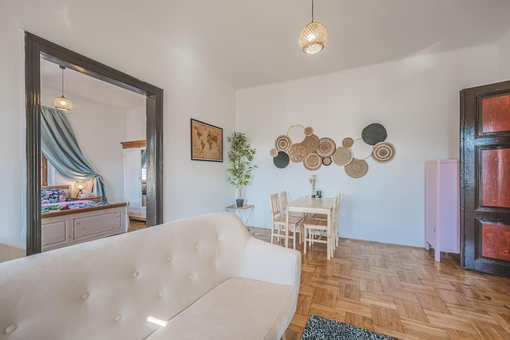 Carolina'S Romantic Apartment Hradec Králové Esterno foto
