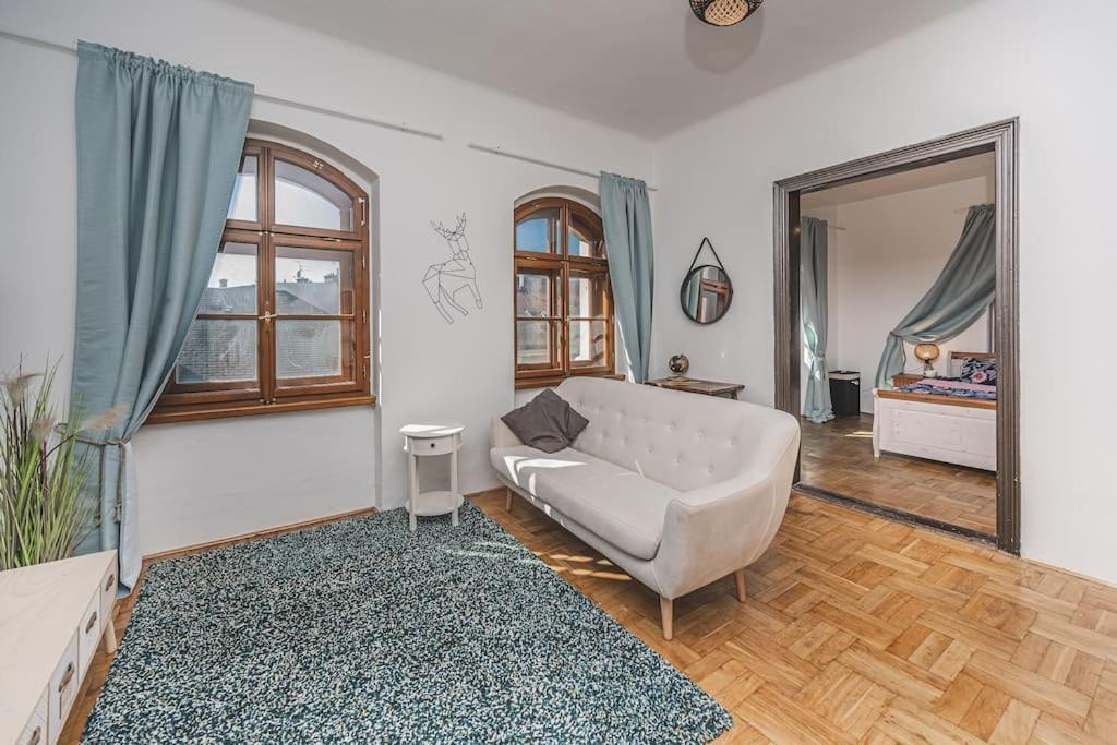 Carolina'S Romantic Apartment Hradec Králové Esterno foto
