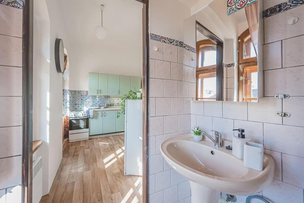 Carolina'S Romantic Apartment Hradec Králové Esterno foto
