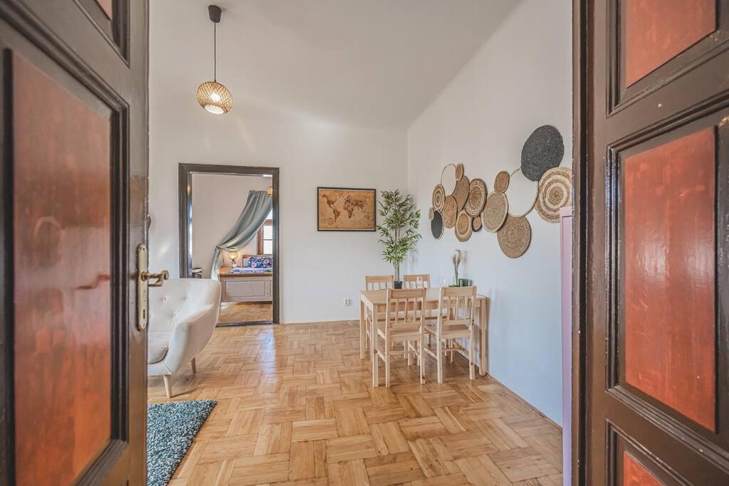 Carolina'S Romantic Apartment Hradec Králové Esterno foto
